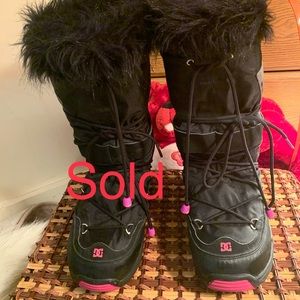 New without tag dcshoecousa Snow ski very warmboot